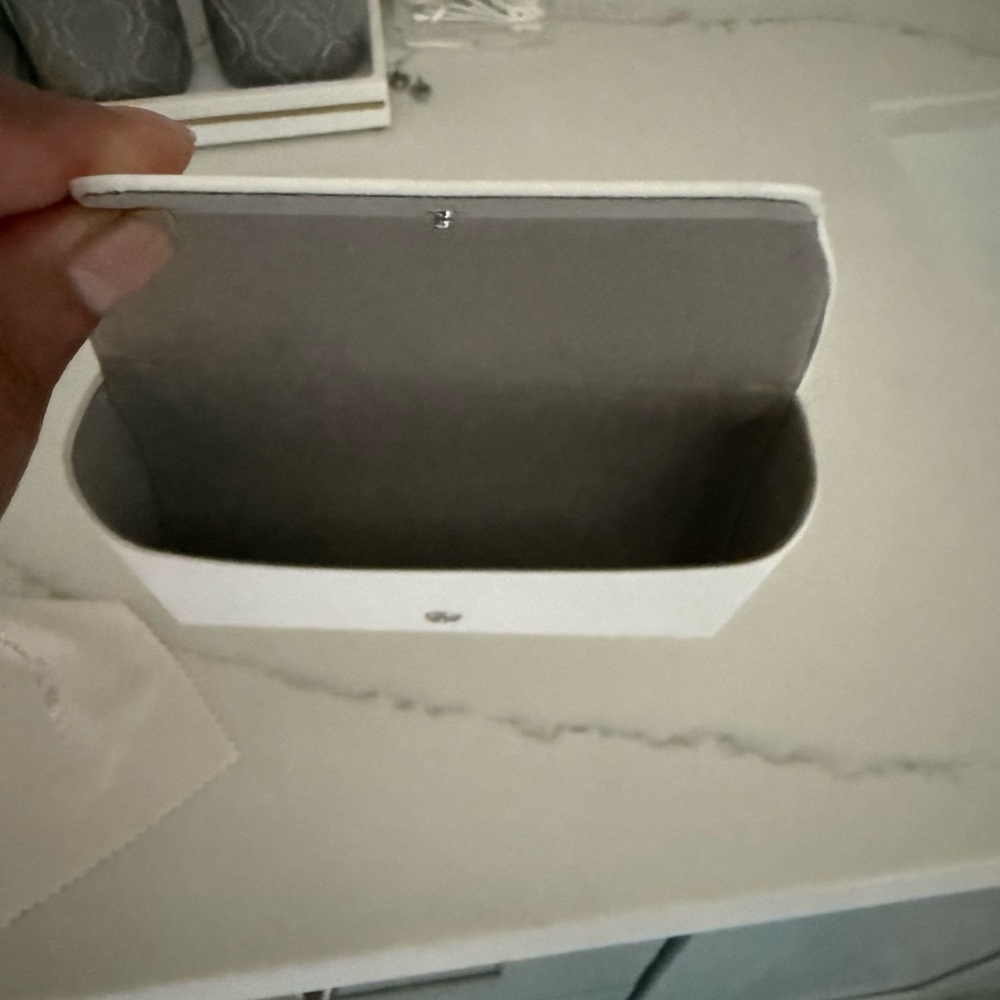 Michael Kors white glasses case - Picture 4 of 6